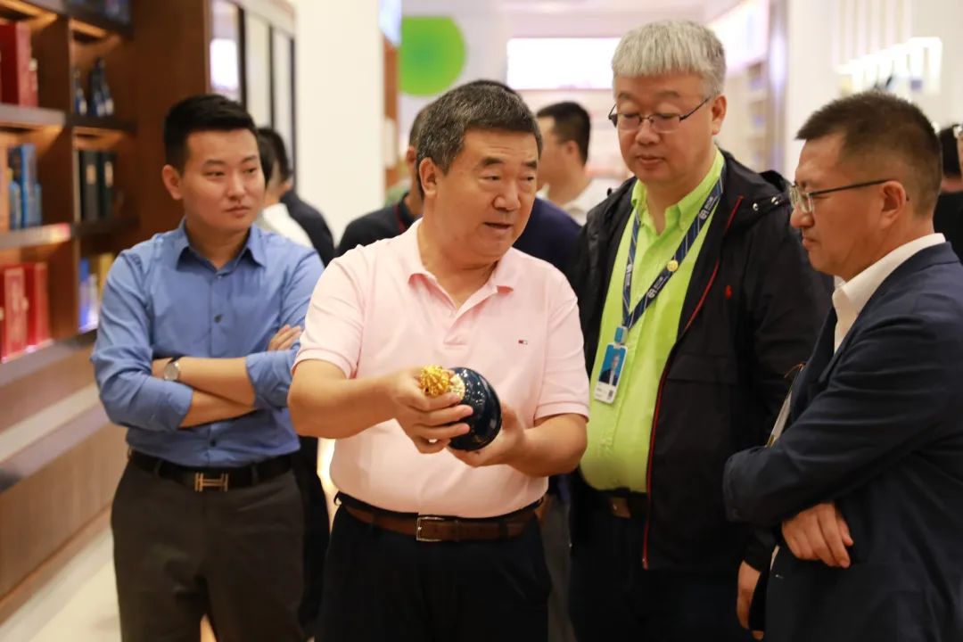 汾酒访问团一行到访474蒙特卡罗官，探索清香型白酒发展新风向